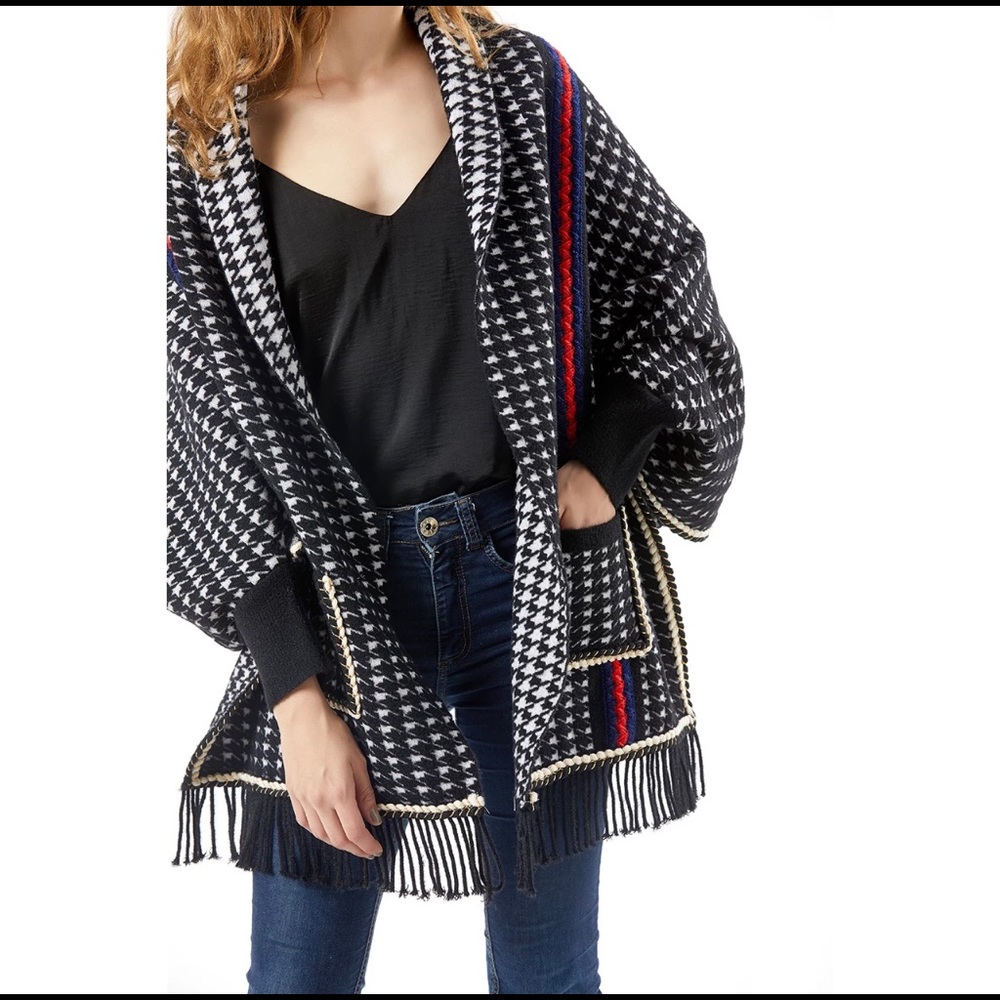 Houndstooth poncho shawl with sleeves and pockets - Picture 7 of 8